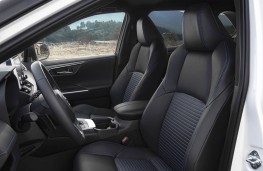 Toyota RAV4, front seats